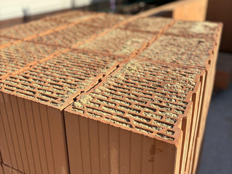 Nachhaltige Bauweise mit gedämmten Ziegelsteinen